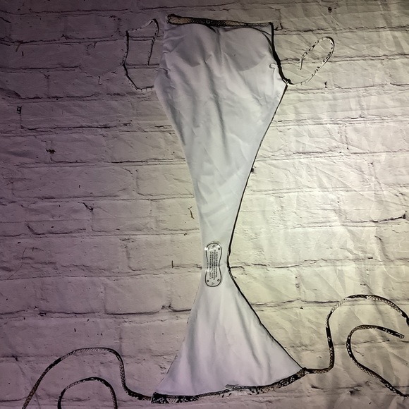 NICE HIGH END SPEEDO SNAKE SKIN DESIGN BATHING SUIT. - Picture 4 of 4